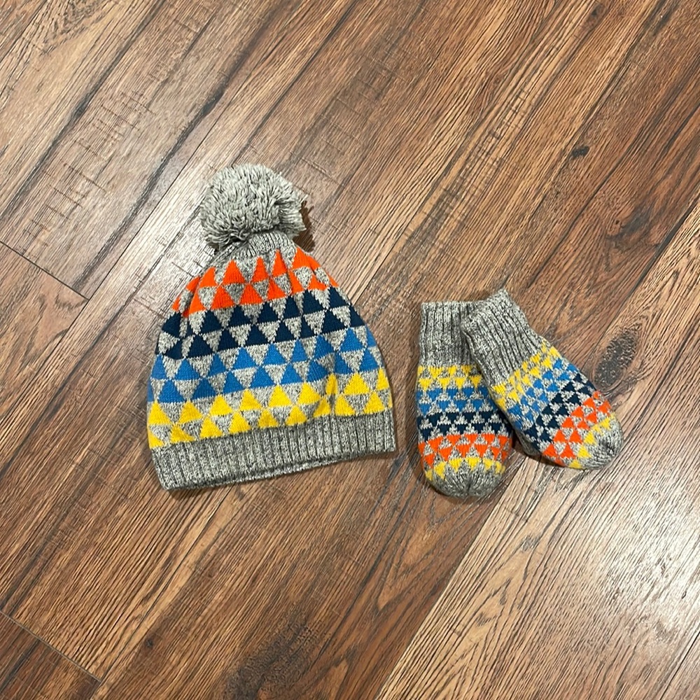 Boys beanie and mitten set size M/L toddler